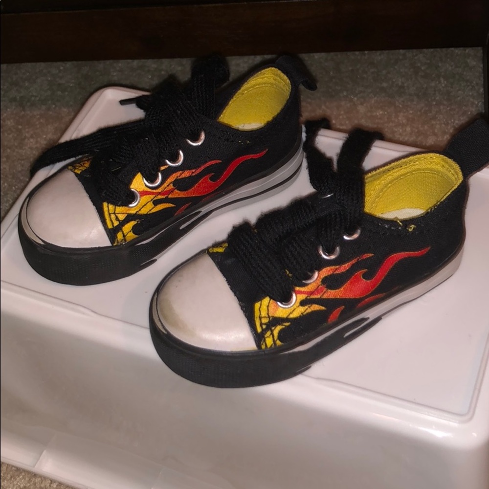 Toddler flame sneakers